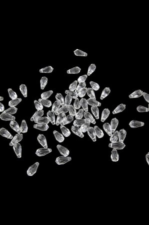 7x16 mm Damla Yandan Delikli Şeffaf Akrilik Boncuk (25 Gr 47 Adet)