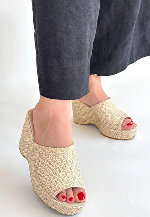 Tlay Bej Hasır Dokumalı Dolgu Topuk Terlik