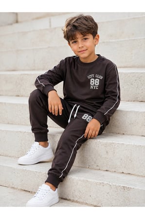 Erkek Çocuk Koyu Kahverengi 88 Nakışlı Biyeli Sweatshirt Jogger Eşofman Takımı
