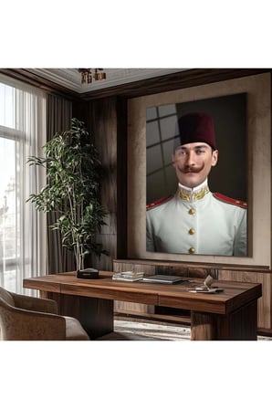 Atatürk Üniformalı Resmi Klasik Portre Cam Tablo