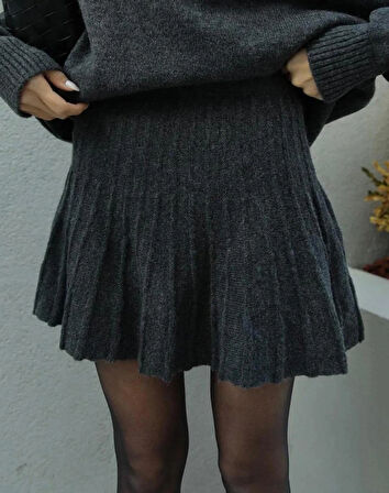 DGN'S BORDO-SİYAH-ANTRASİT PİLİSELİ  KADIN ETEKLİ TRİKO TAKIM OVERSİZE 