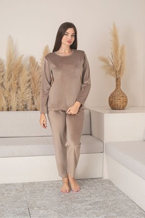 Kadın Kırmızı Renk Likralı Kadife Pijama Takımı