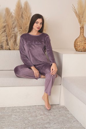 Kadın Kırmızı Renk Likralı Kadife Pijama Takımı