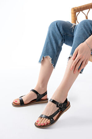 ASFSTORE 205-090 Siyah Hakiki Deri Tokalı Kadın Sandalet  