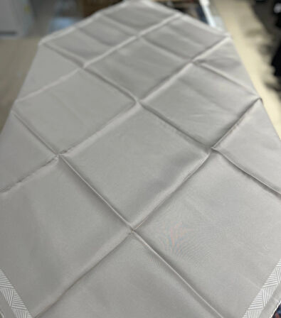 Klasik Desenli Saf İpek Sura Eşarp 9357D