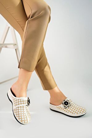 Ortopedik Taban Burnu Kapalı Çiçekli Beyaz Kadın Terlik