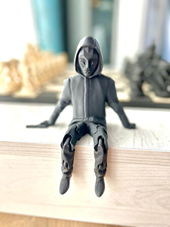 Squid Game Yönetici Figürü - 11 cm