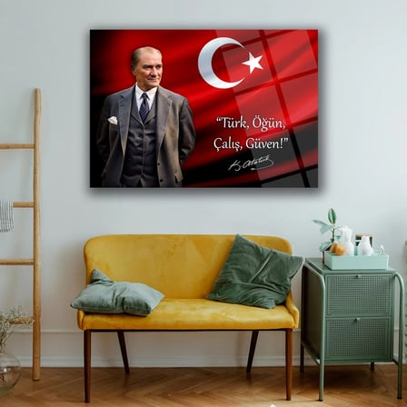 Atatürk Türk Bayrağı Önünde Cam Tablo – “Türk, Öğün, Çalış, Güven!” – ATA243