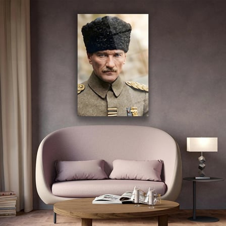Mustafa Kemal Atatürk Kalpaklı Yakın Plan Portre Cam Tablo – ATA295