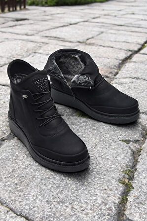 211 Zümrüt  Ortopedik Taban Lastik Bağcıklı Fermuarlı İçi Kürklü Siyah Kadın Bot Ayakkabı