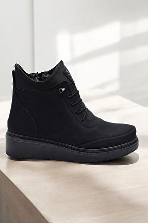 211 Zümrüt  Ortopedik Taban Lastik Bağcıklı Fermuarlı İçi Kürklü Siyah Kadın Bot Ayakkabı