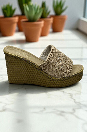 2503 10.5 cm Dolgu Topuklu Kadın Terlik 