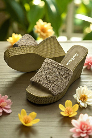 2503 10.5 cm Dolgu Topuklu Kadın Terlik 