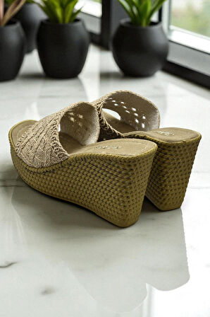 2503 10.5 cm Dolgu Topuklu Kadın Terlik 