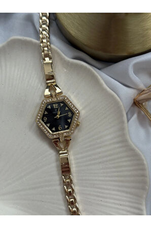 Siyah Cam Detaylı Saat