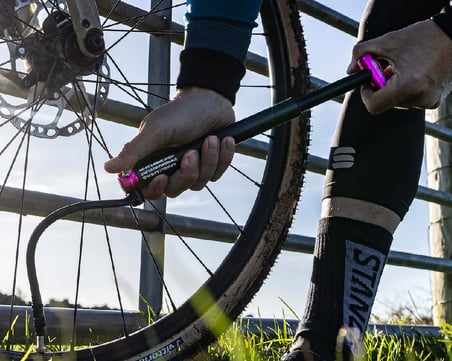 Muc-Off AirMach Karbon Bisiklet Pompası 130 Psi