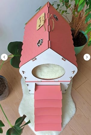  XXL Ahşap İki Katlı Merdivenli Kedi Evi – Teraslı Lüks Kedi Villası (XXL)