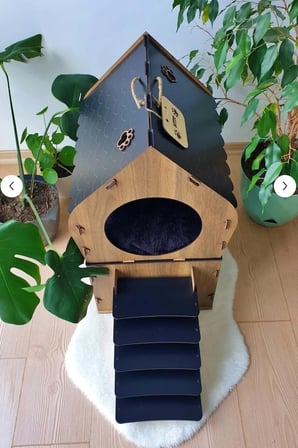  XXL Ahşap İki Katlı Merdivenli Kedi Evi – Teraslı Lüks Kedi Villası (XXL)