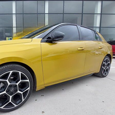 2022 - 2024 Opel Astra L Uyumlu Marşpiyel Çıtası (Piano Black Boyalı)  (Plastik) 