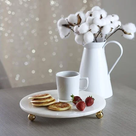 Akayev Mermer Beyaz 19 Cm Altın Boncuk Ayaklı Sunumluk