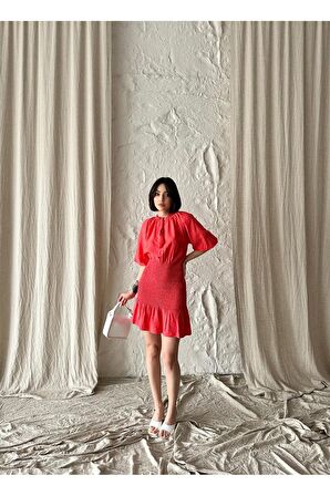 Düğme aksesuarlı mini elbise