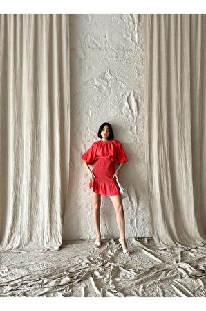 Düğme aksesuarlı mini elbise