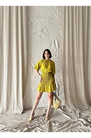 Düğme aksesuarlı mini elbise