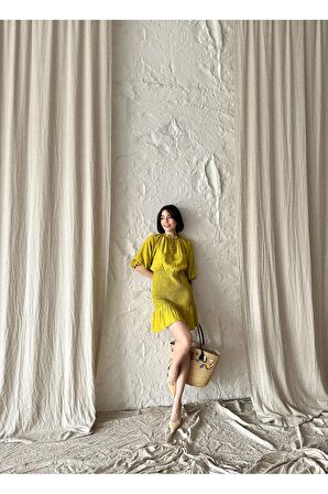 Düğme aksesuarlı mini elbise