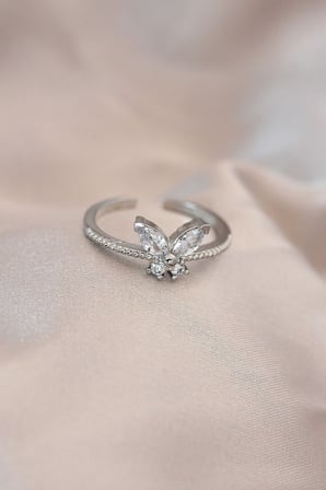 Ayarlamalı Gümüş Renk Metal Zirkon Taş ve Kristal Taşlı Kelebek Model Yüzük 5886