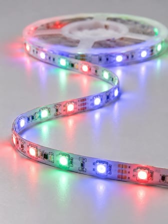 5 Metre Kumandalı Rgb Led Şerit 2835 Smd Dekoratif Tv Oda Masa Arkası Aydınlatma