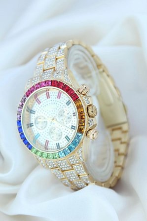 Hediye Clariss Trend Gold Metal Kordonlu Zirkon Taş Kaplama Renkli Taşlı Kasa Tasarımlı Lüx Kadın Kol Saati