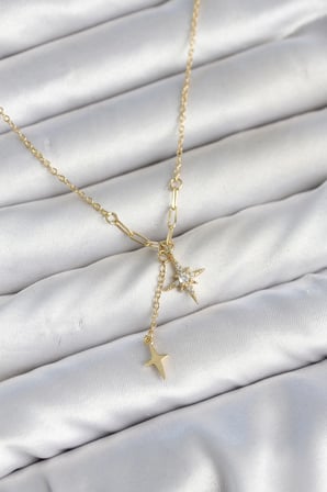 Pirinç Gold Renk Zirkon Taşlı Minimal Sallantılı Kutup Yıldızı Model Kadın Kolye