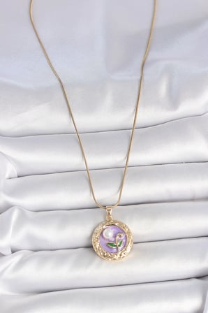 316L Çelik Gold Renk Zincir Mor Çiçek İşlemeli İnci Detay Potre Model Kadın Kolye