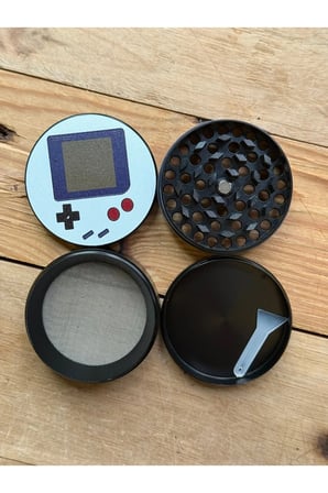 4 Katlı Mıknatıslı Grinder, 5 cm Çap, Tamamen Yapışmaz, Pratik ve Şık