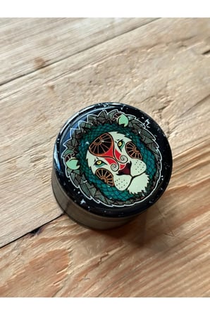 4 Katlı 50mm Aslan Burcu Grinder, Yapışmaz Hazne, Mıknatıslı Tasarım