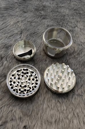 50 mm Silver Pencereli Tütün Baharat Herbal Öğütücü Parçalayıcı