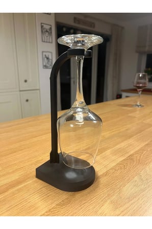 Minimalist Tekli Şarap Kadehi Standı ve Askısı