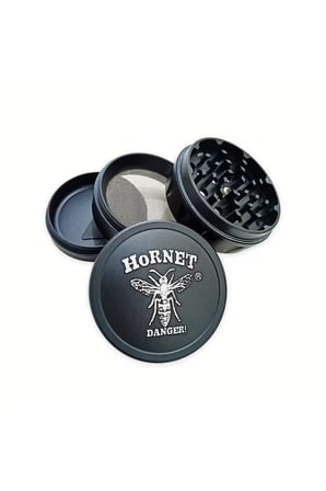 Yüksek Performanslı 4 Katlı Hornet Grinder, Güçlü Kesici ve Mıknatıslı Yapışmaz Tasarım