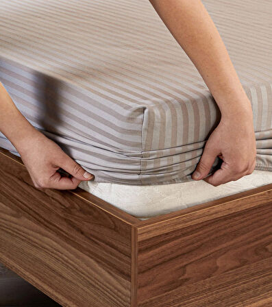 Pamuklu Çizgili Saten Çift Kişilik Lastikli Çarşaf Takımı 180x200 Cm 2 Adet Yastık Kılıfı 50x70 Cm Taş Gri