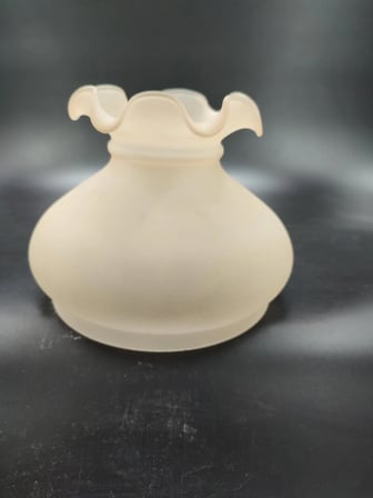 ALAATTİN AVİZE CAMI.SOMON RENKTE (Alt yuva çapı:17.00 cm-h:14.00 cm)