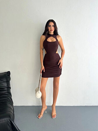 Göğüs ve Yanlar dekolteli Kolsuz Boy Elbise - Kahverengi