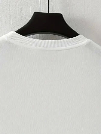 Ben Şişman Değilim Tanrı Bana Hava Yastığı Verdi Çünkü Ben Değerliyim Tişörtü - Beyaz