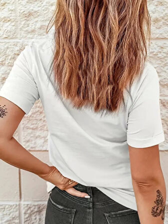 Kadınlar için Şık Leopar Kalp Baskılı Günlük Tişört - Büyük Beden, Makinede Yıkanabilir, Sevgililer Günü & Günlük Kıyafetler için Mükemmel- Beyaz