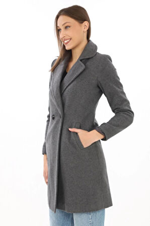 Kadın Kaşe Kaban – Siyah Yünlü Dokuma, Kruvaze Yaka, Astarlı, Cepli, Kuşaklı Uzun Boy Tesettür Uyumlu Kışlık Şık Kaban - Füme