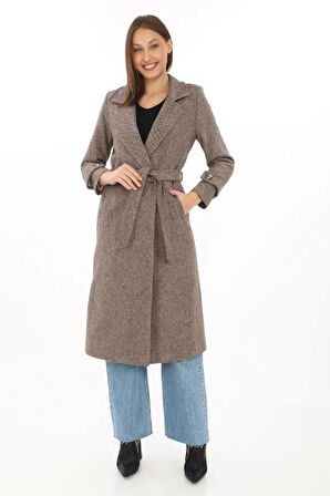 Kadın Balık Sırtı Kaşe Kaban – Uzun Boy Kruvaze Yaka Kuşaklı Astarlı Kışlık Tesettür Kaban, Yünlü Dokuma Kaşmir Kumaş, Cepli Rahat Oversize Kalıp Şık Modern Kaban Mont Modeli (Günlük ve Özel Gün Kombinlerine Uygun) - Vizon