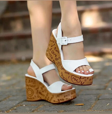 Riboy Beyaz Cilt Dolgu Topuk Sandalet