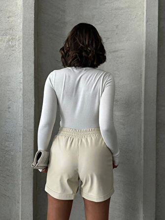 Beli lastikli çıtçıtlı deri şort krem w241007