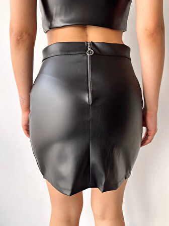 Cep detaylı oval kapaklı deri etek siyah h240048