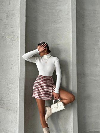 İki düğmeli kaz ayağı desen ch kumaş şort etek bordobeyaz h26414