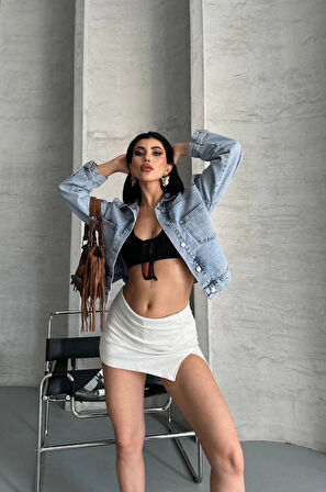 Çift cepli kol katlamalı kar yıkama crop kot ceket mavi d2000